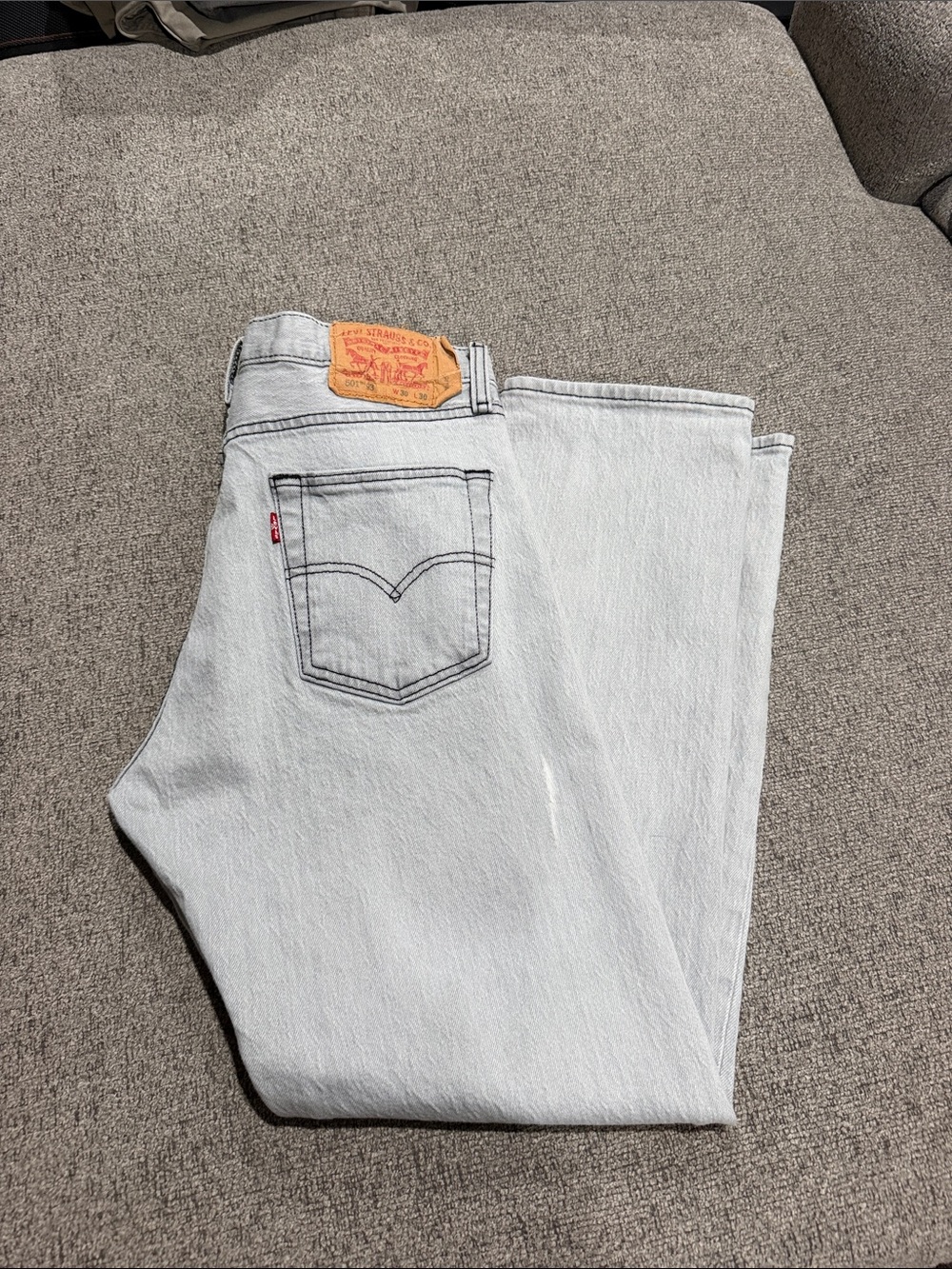 Levi's Men's Light Wash Relaxed Jeans with Red Tab